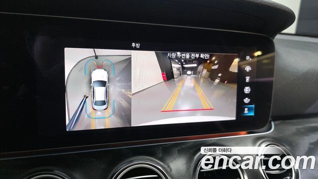 Mercedes-Benz E-Class 2023 — photo 21