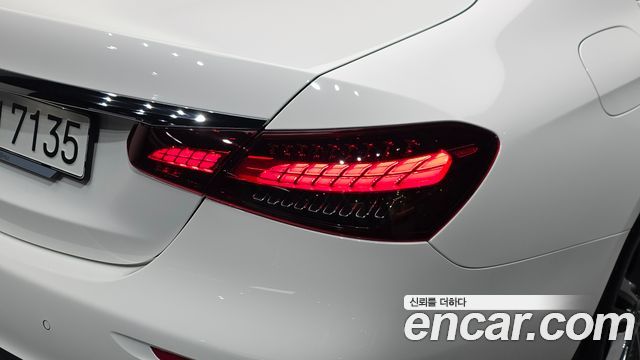 Mercedes-Benz E-Class 2023 — photo 9