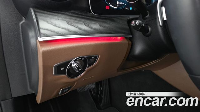 Mercedes-Benz E-Class 2023 — photo 27