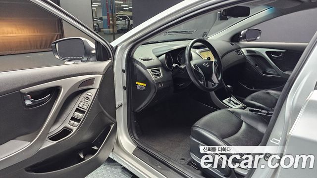 Hyundai AVANTE 2012 — photo 13