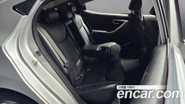 Hyundai AVANTE 2012 — photo 17