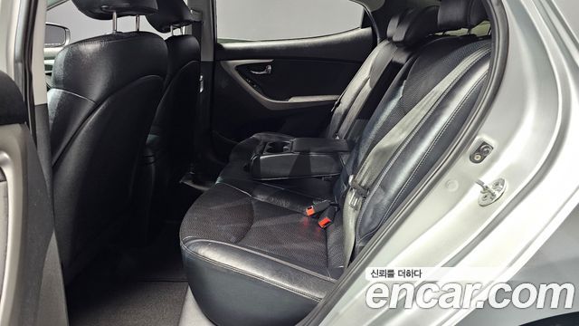 Hyundai AVANTE 2012 — photo 18