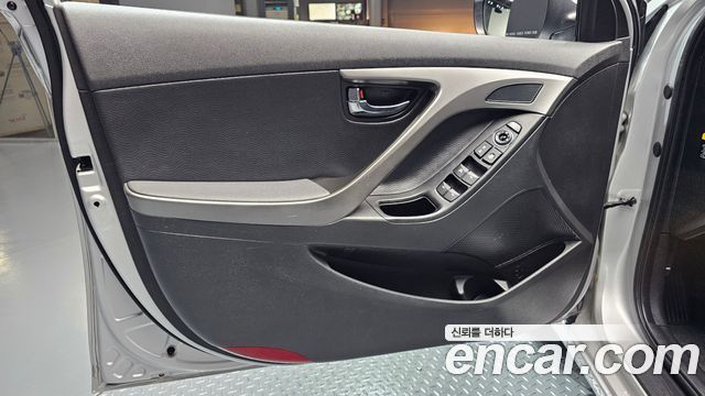 Hyundai AVANTE 2012 — photo 14