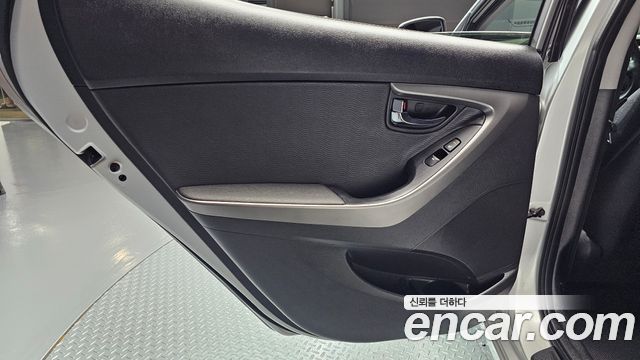 Hyundai AVANTE 2012 — photo 15