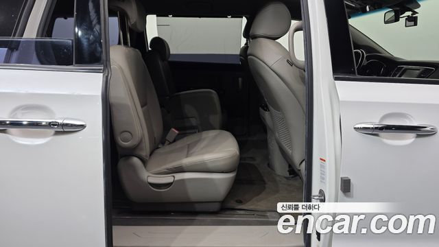 Kia Canival 2019 — photo 17