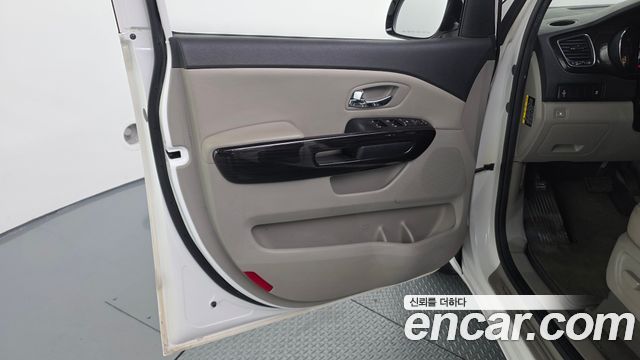 Kia Canival 2019 — photo 14