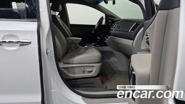 Kia Canival 2019 — photo 16