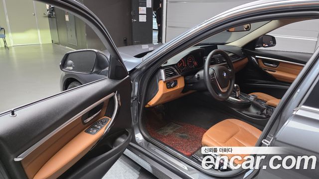 BMW 3-Series 2017 — photo 10