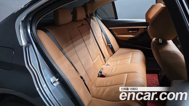 BMW 3-Series 2017 — photo 12