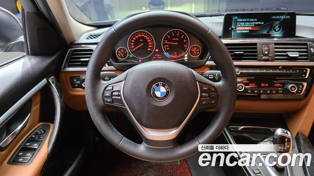 BMW 3-Series 2017 — photo 13