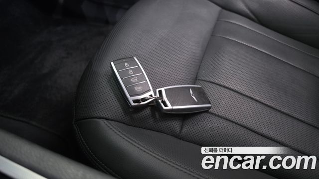 Genesis G80 2018 — photo 21