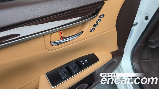 Lexus ES 2017 — photo 15