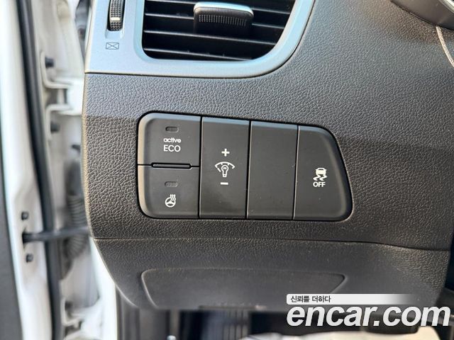 Hyundai AVANTE 2014 — photo 12