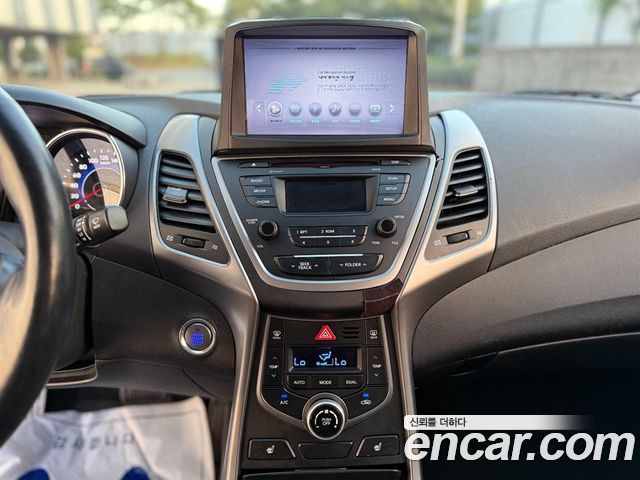 Hyundai AVANTE 2014 — photo 13