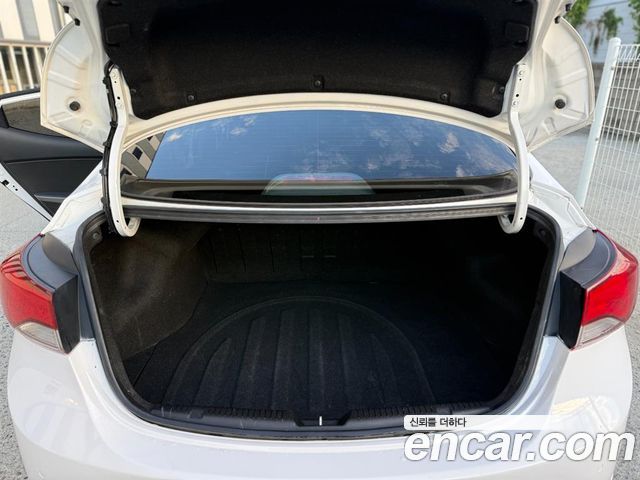 Hyundai AVANTE 2014 — photo 17