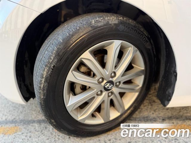 Hyundai AVANTE 2014 — photo 19