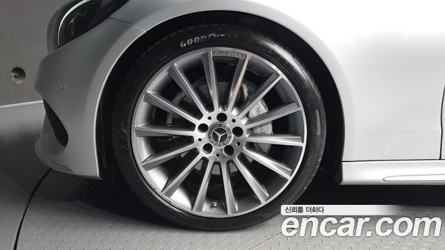 Mercedes-Benz C-Class 2017 — photo 5