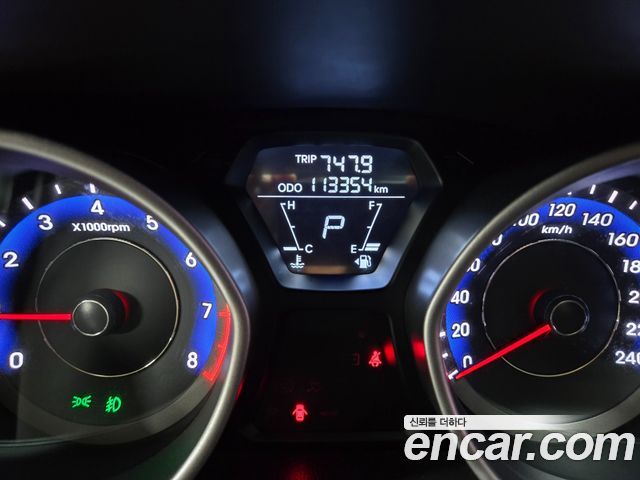 Hyundai AVANTE 2012 — photo 10