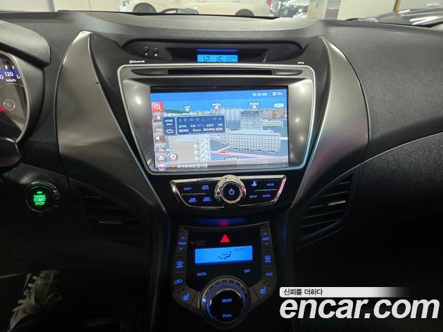 Hyundai AVANTE 2012 — photo 11