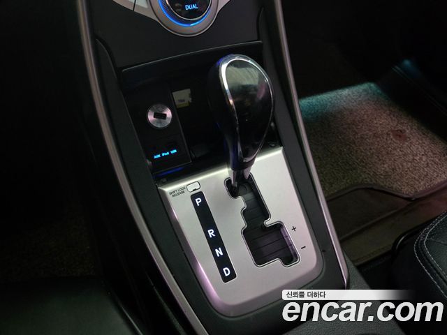 Hyundai AVANTE 2012 — photo 16
