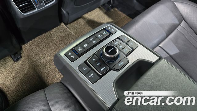 Genesis G80 2018 — photo 19