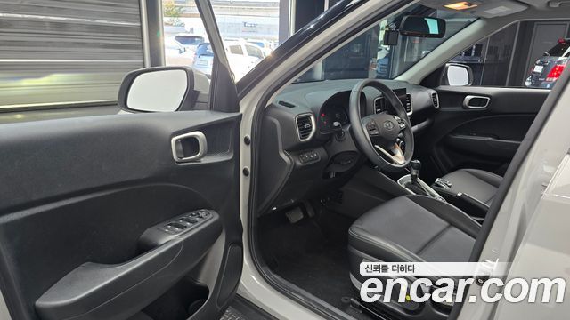 Hyundai Venue 2023 — photo 13