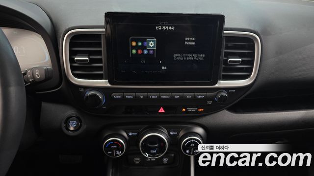 Hyundai Venue 2023 — photo 18