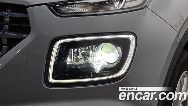 Hyundai Venue 2023 — photo 8