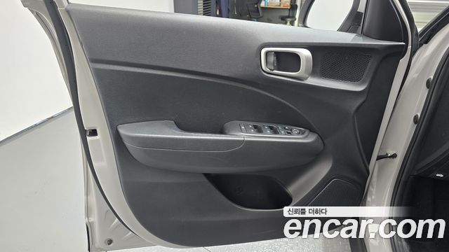 Hyundai Venue 2023 — photo 14