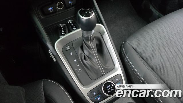 Hyundai Venue 2023 — photo 12