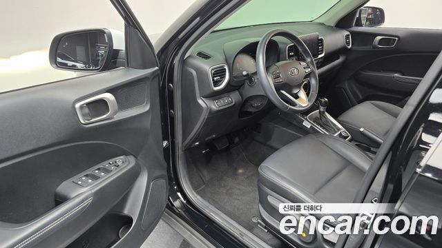 Hyundai Venue 2023 — photo 13