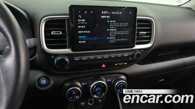 Hyundai Venue 2023 — photo 18