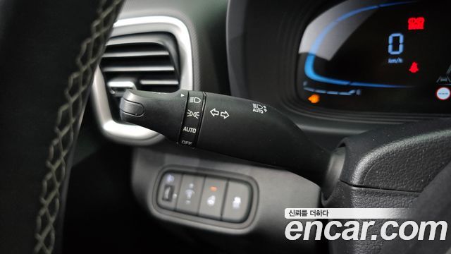 Hyundai Venue 2023 — photo 23