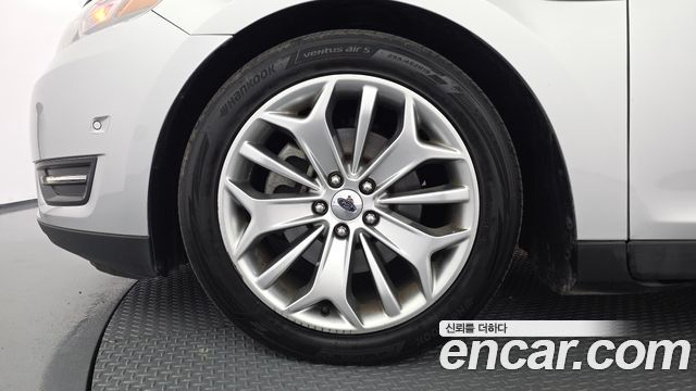 Ford Taurus 2014 — photo 5