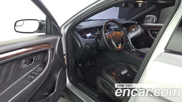 Ford Taurus 2014 — photo 10