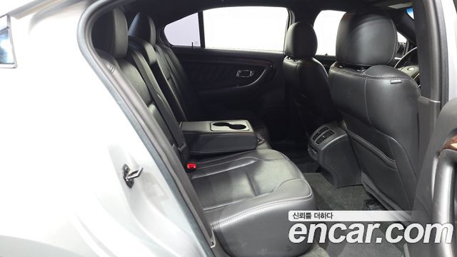 Ford Taurus 2014 — photo 11