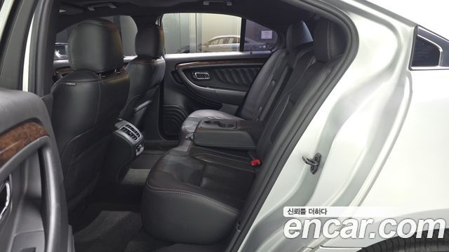 Ford Taurus 2014 — photo 12