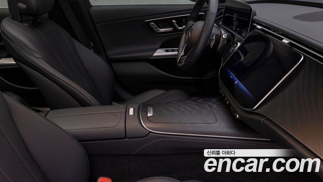 Mercedes-Benz E-Class 2025 — photo 9