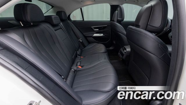 Mercedes-Benz E-Class 2025 — photo 10