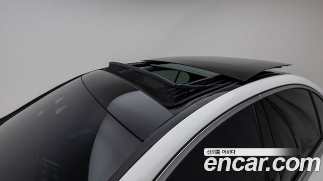 Mercedes-Benz E-Class 2025 — photo 12