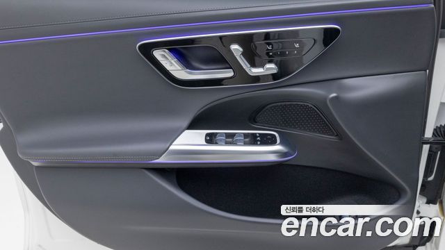 Mercedes-Benz E-Class 2025 — photo 15