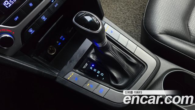Hyundai AVANTE 2016 — photo 9