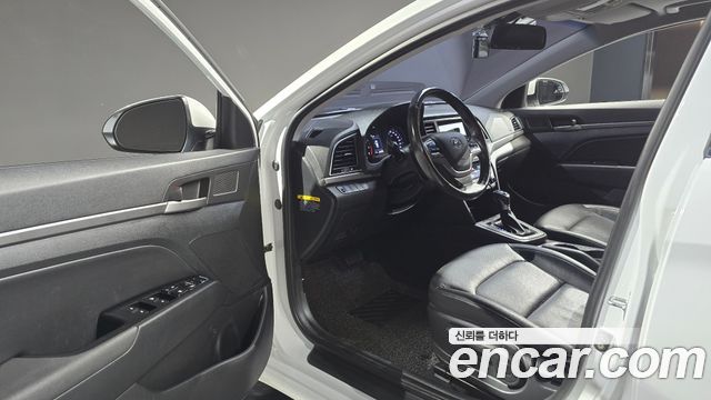 Hyundai AVANTE 2016 — photo 10