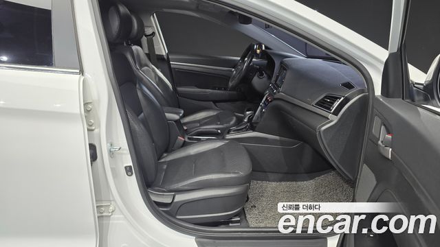 Hyundai AVANTE 2016 — photo 11