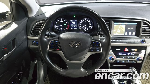 Hyundai AVANTE 2016 — photo 13