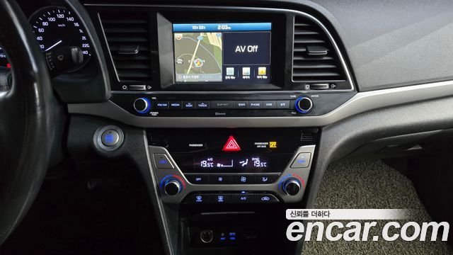 Hyundai AVANTE 2016 — photo 14