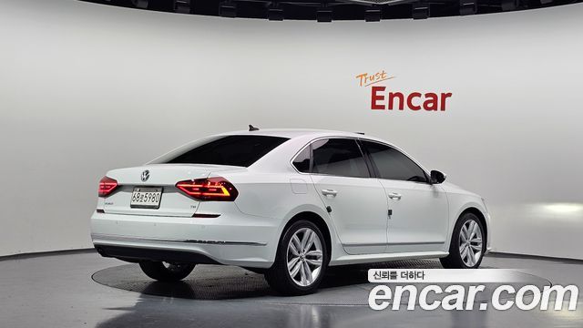 Volkswagen Passat 2018 — photo 2