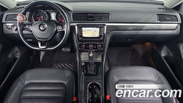 Volkswagen Passat 2018 — photo 10