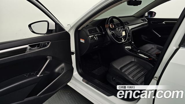 Volkswagen Passat 2018 — photo 13