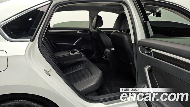 Volkswagen Passat 2018 — photo 18